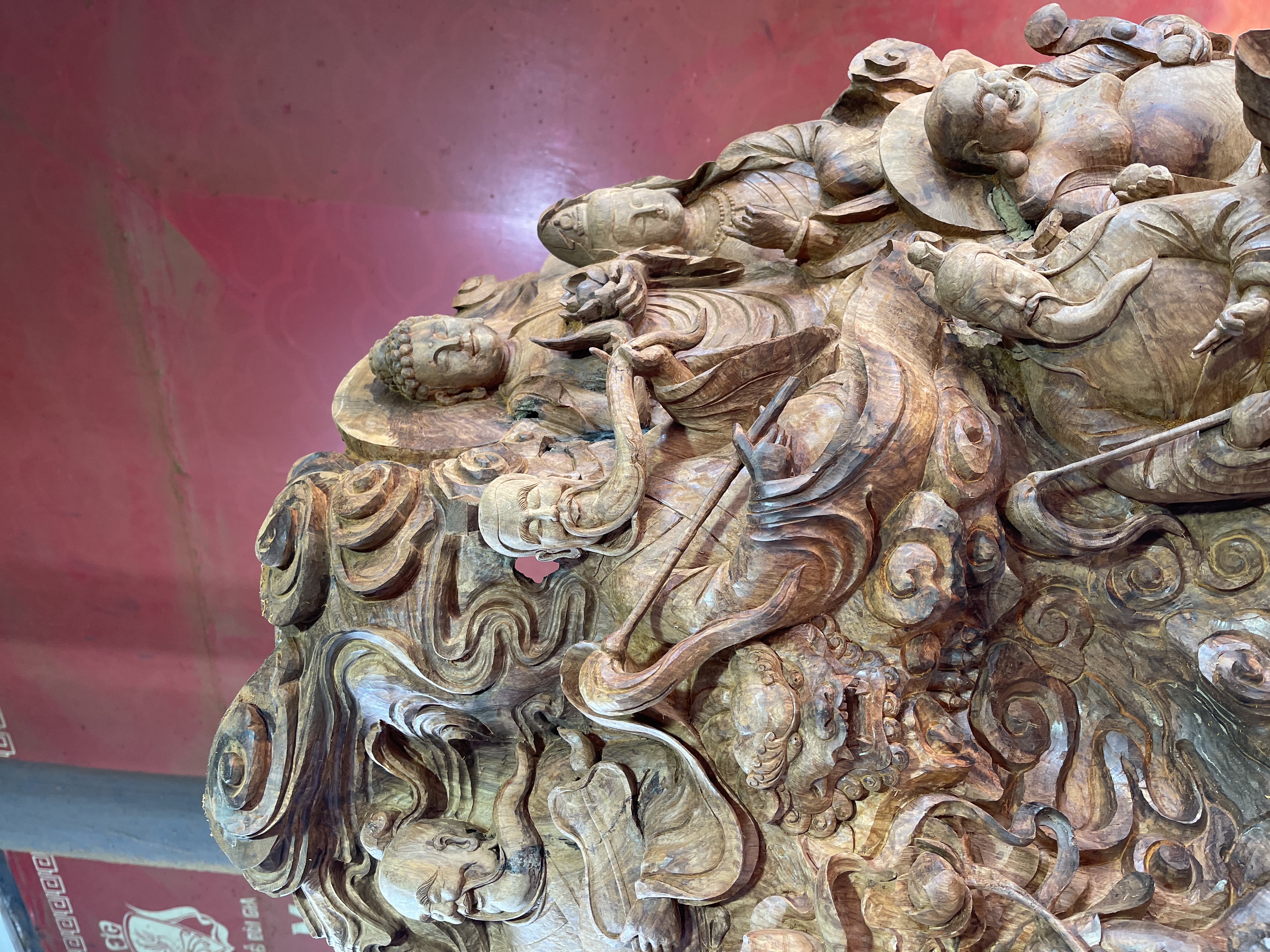 Hình tượng Thái Ất Thiên Tôn và Lão Tử trên Phôi gốc Hương khủng