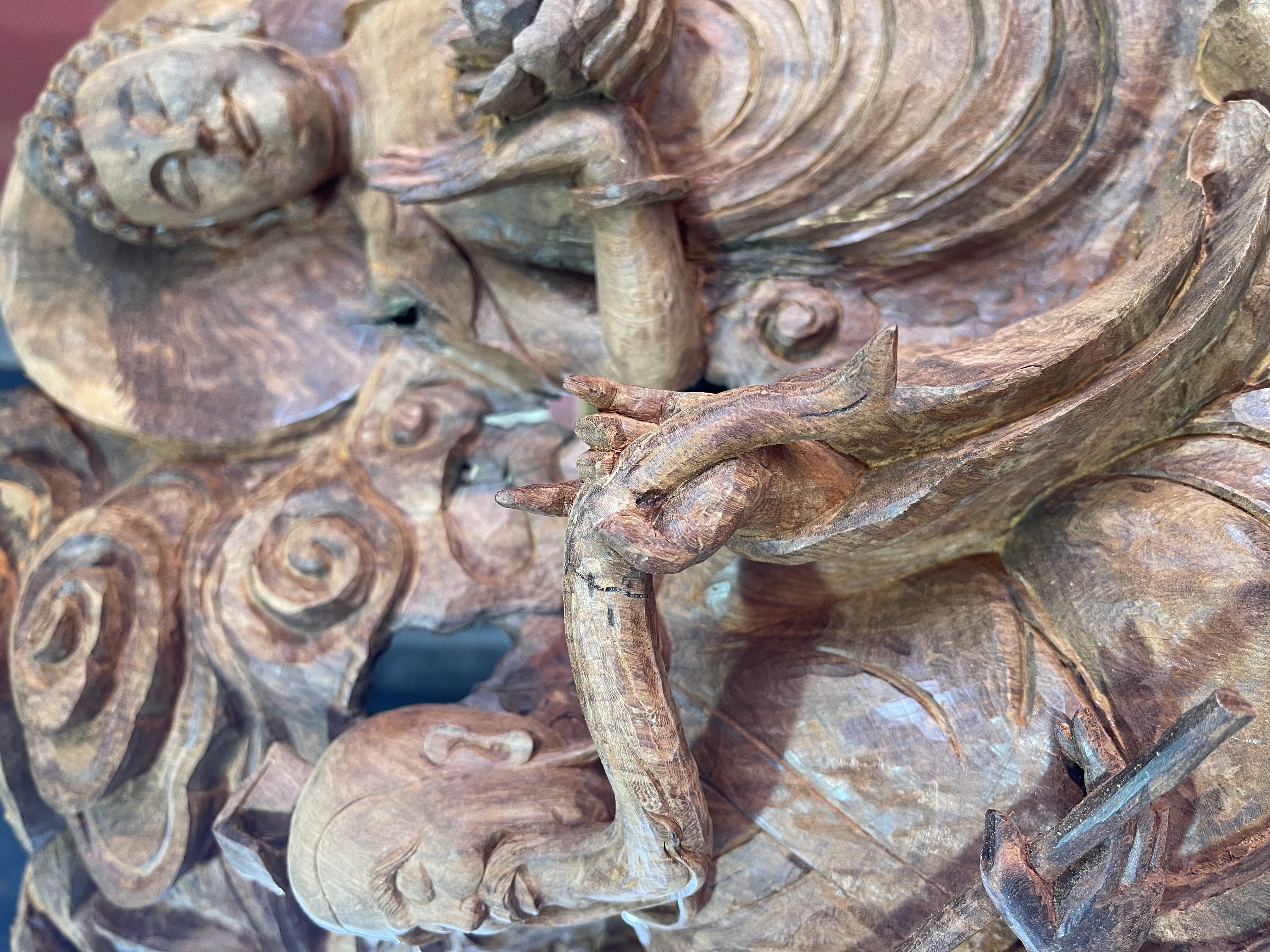 Hình tượng Thái Ất Thiên Tôn và Lão Tử trên Phôi gốc Hương khủng