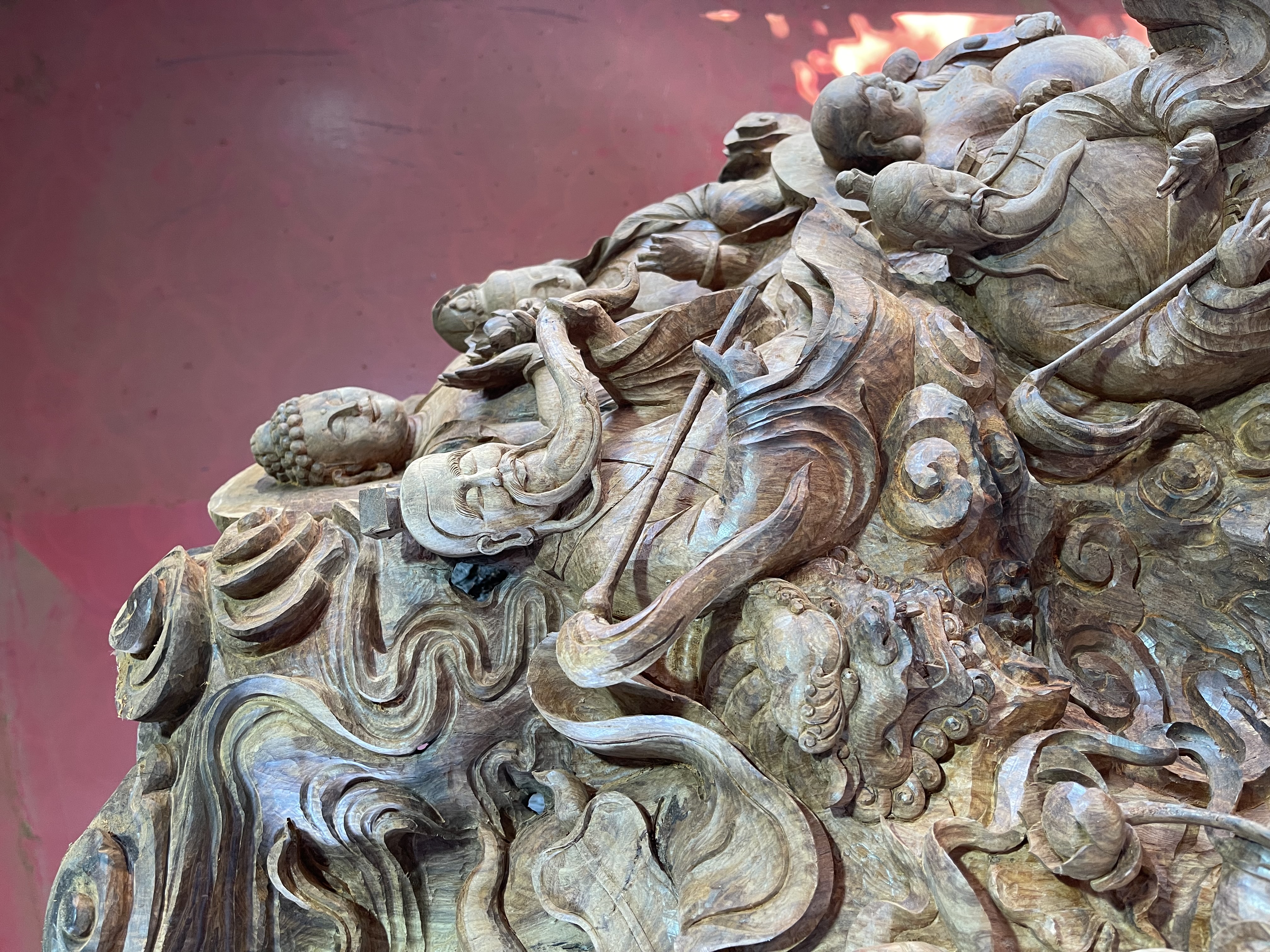 Hình tượng Thái Ất Thiên Tôn và Lão Tử trên Phôi gốc Hương khủng