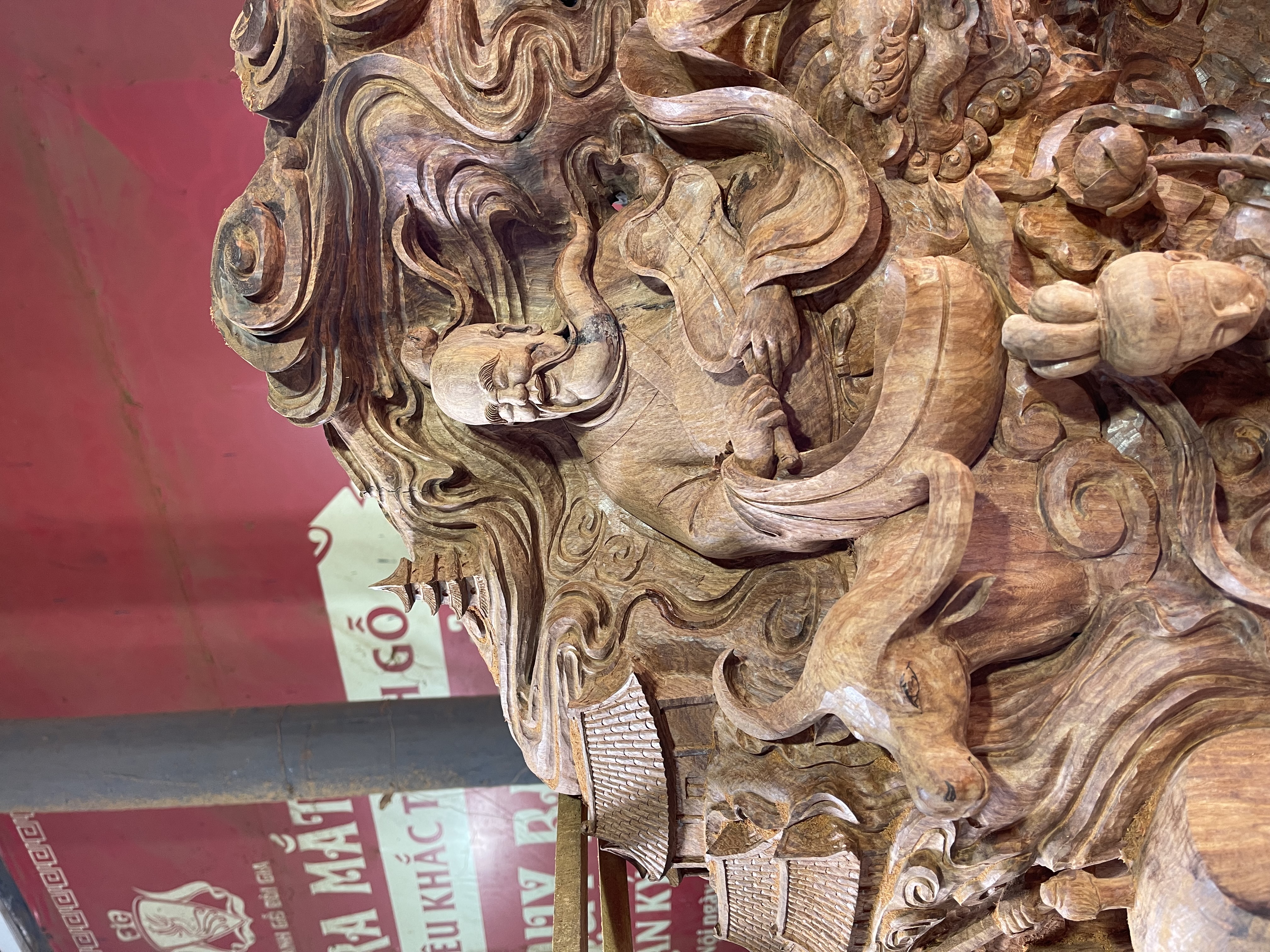 Hình tượng Thái Ất Thiên Tôn và Lão Tử trên Phôi gốc Hương khủng