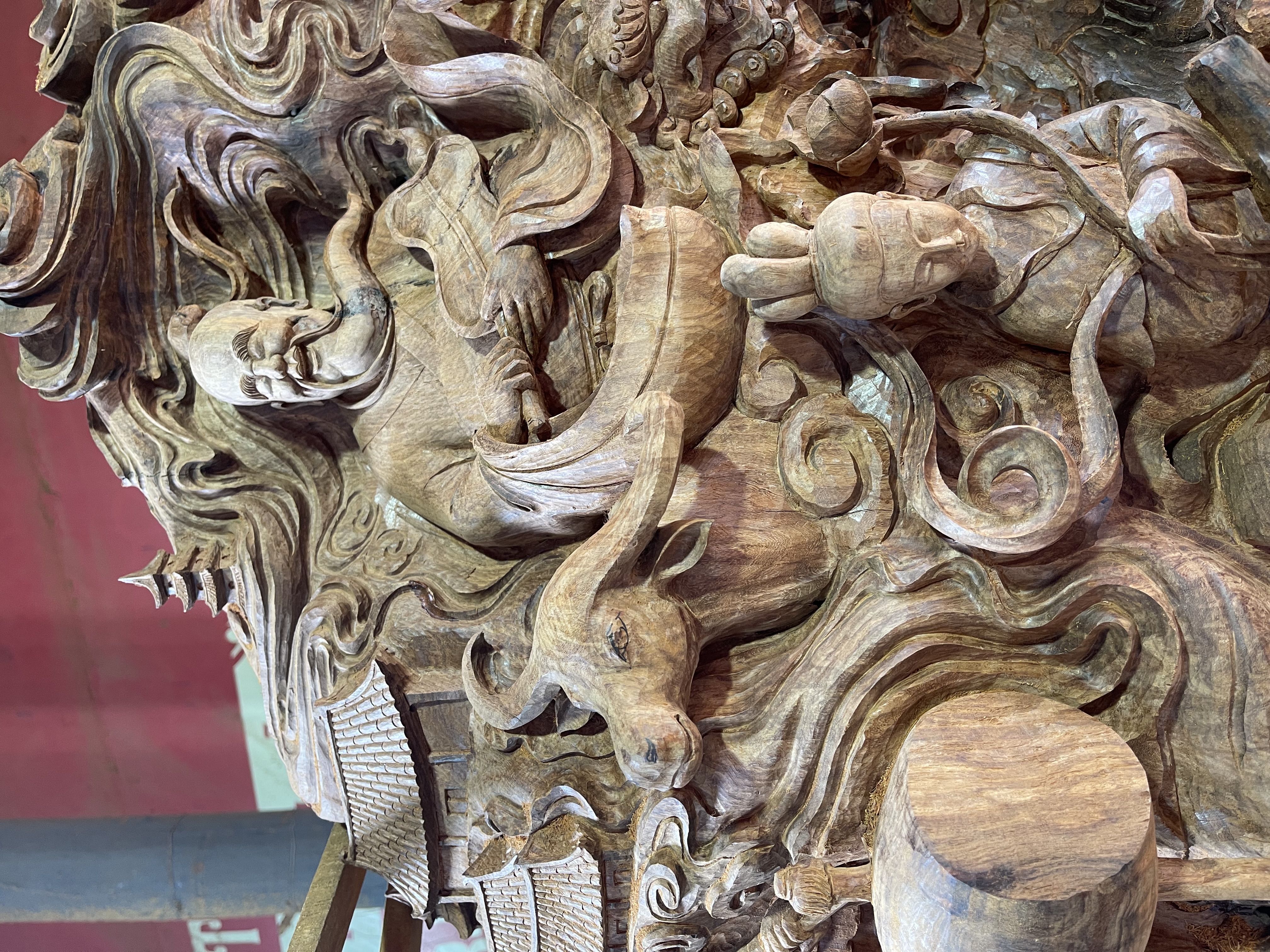 Hình tượng Thái Ất Thiên Tôn và Lão Tử trên Phôi gốc Hương khủng