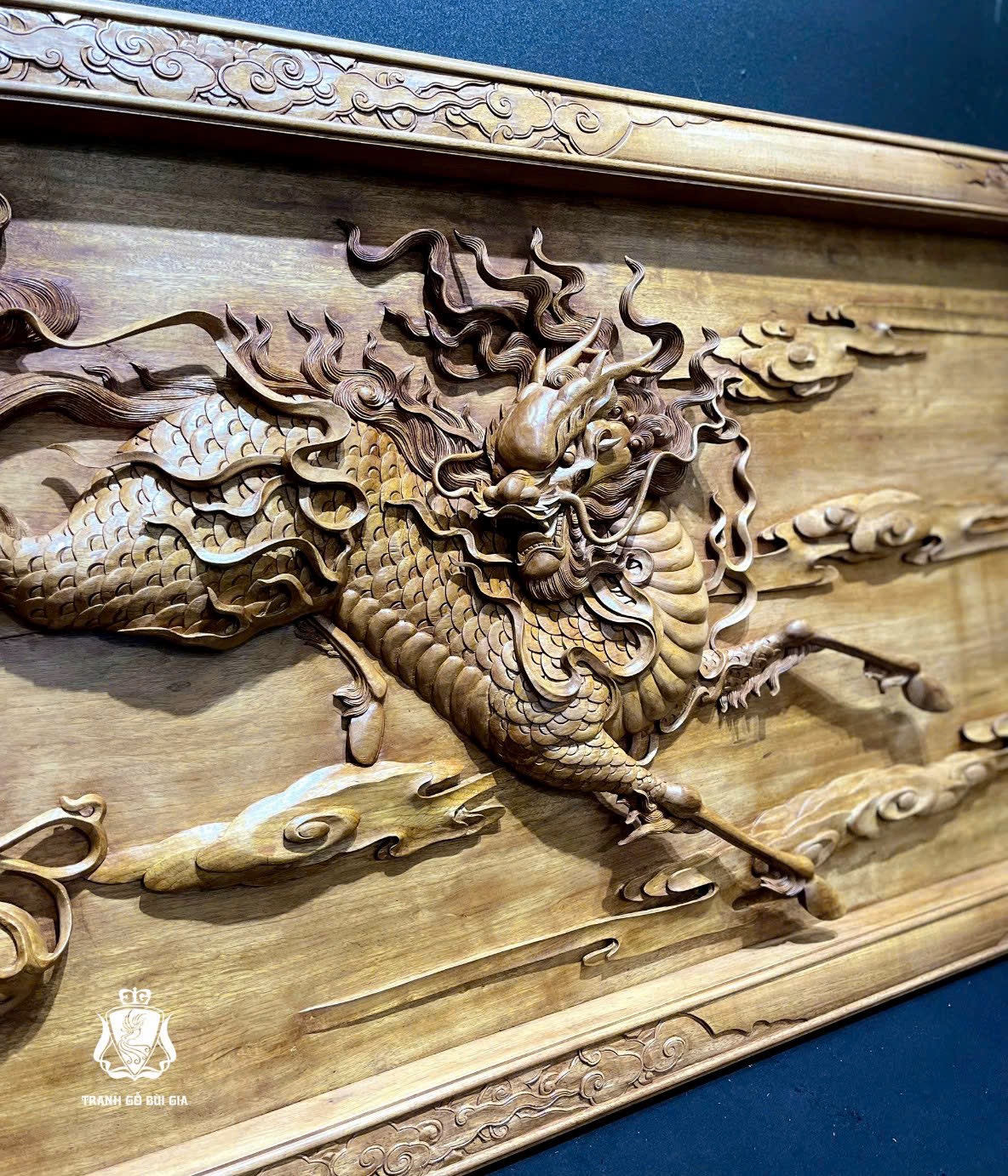 Tranh Long Mã Khải Vận trên phôi gỗ Gụ liền nguyên tấm