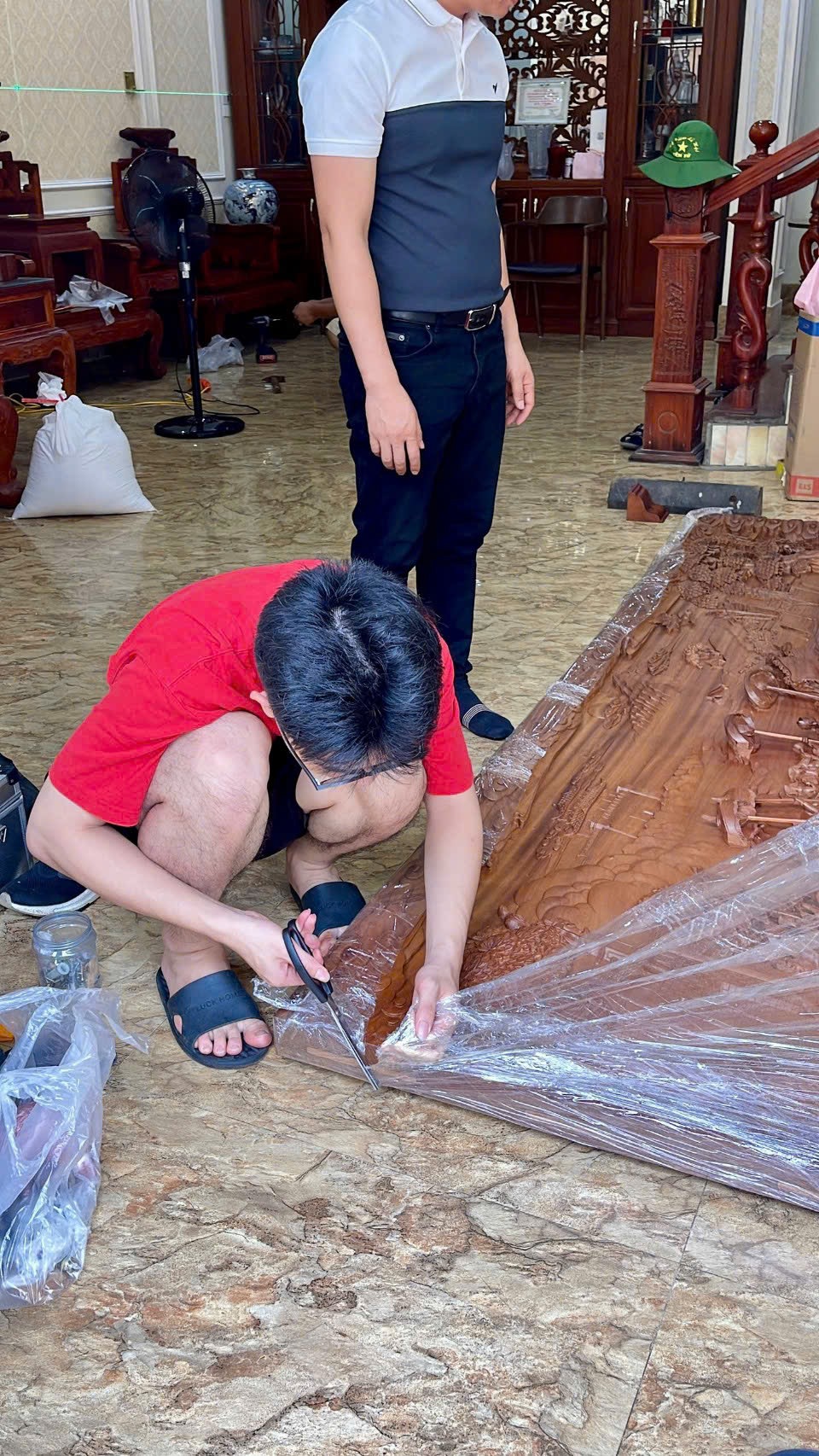Bức tranh " Vinh Quy Bái Tổ " bằng gỗ gụ mẫu mới nhất năm 2026 đã được bàn giao về với gia chủ